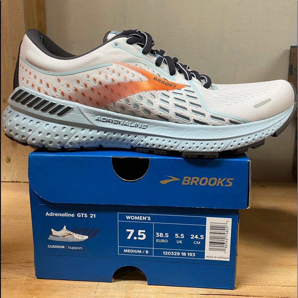 Women’s brooks adrenaline size 7.5 brand New!